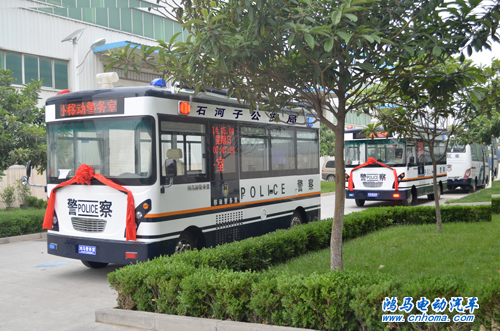 新疆石河子3臺鴻馬流動警務室發(fā)車——構(gòu)筑安防體系 維護社會和諧