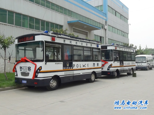 河南漯河3臺(tái)鴻馬流動(dòng)警務(wù)室發(fā)車——防民情 知民意 解民憂